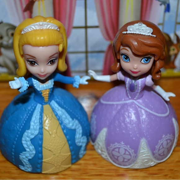 Disney Jr. Sofia the First Chutes & Ladders, figures, necklace - Picture 9 of 11